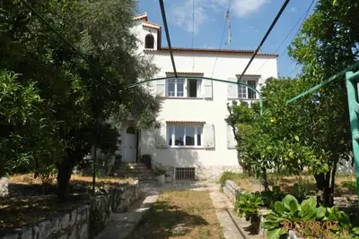 Image de Maison familiale avec jardin entre Nice et Antibes - Bbq - ping pong - Wifi