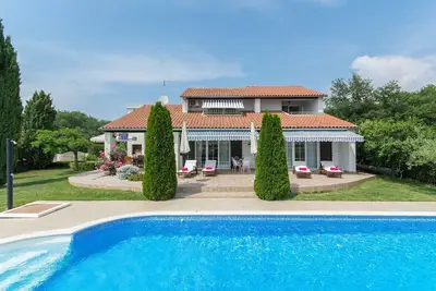 Image de Villa romantique de luxe Rosa avec piscine