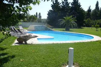 Image de Propriété climatisée avec piscine dans un parc de 4000 mètres, 4km du centre
