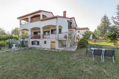 Image de Complexe d'appartements Katalin / Appartement Katalin Ii au deuxième étage près de Porec