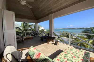 Image de Penthouse, Beachfront on Coco Bay