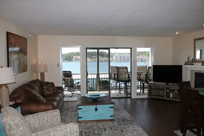 Image de Waterfront Condo, de superbes vues et super bien situé.