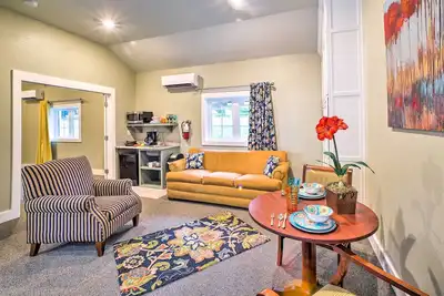 Image de Centre-ville Branson Cottage w / accès à la piscine + foyer!