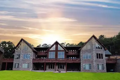 Image de Payton's Peak Mansion Estate à Massanutten Virginia Resort 17 000 pieds carrés