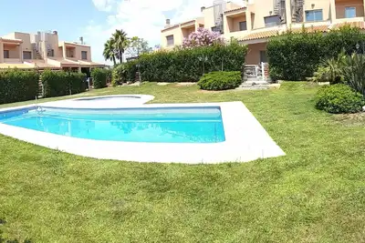 Belle maison à 4 minutes de la plage avec piscine commune