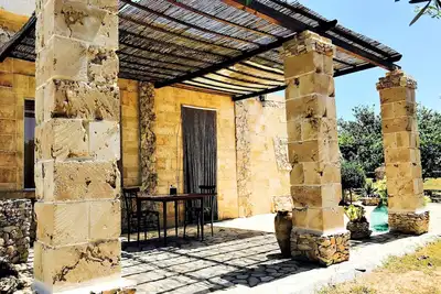 Image de Trulli typique de l'ancienne Pajara à 5m de la mer de Gallipoli dans le Salento