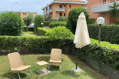 Image de Appartement à 150 mètres de la mer avec terrasse et jardin privé. <br><br>