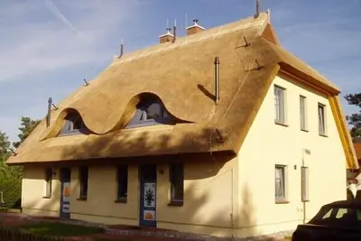 Image de Belle maison au toit de chaume avec terrasse plein sud, 2 salles d'eau et 2 parkings