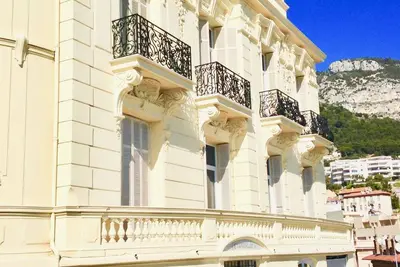 Image de appart Ă 2 pas de Monaco Balcon vue Mer Garage 20 E jour ou parking public
