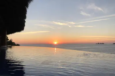 Image de 3400 pc Oceanfront 3 Bdr 4 Btr Condo Incroyable. 900sqft Terrace Stunning Views