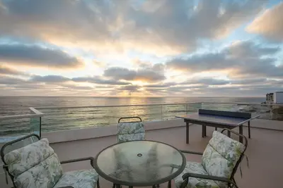 Image de Oceanfront Home w \/ 3 grands ponts, ascenseur, à pied du village, parfait pour les familles