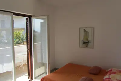 Image de Appartement d'une chambre avec le balcon et la vue sur le mer Slatine, Ciovo (A-15916-c)