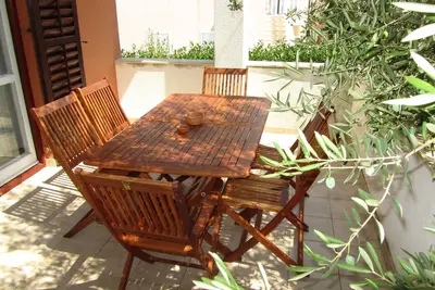 Image de Appartement de deux chambres avec la terrasse Slatine, Ciovo (A-15916-a)