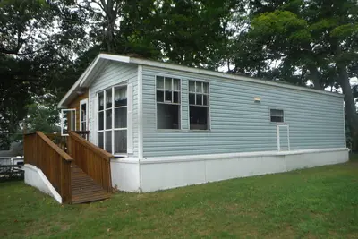 Image de Darling Park Model Trailer Downtown Curtis avec vue sur le lac South Manistique