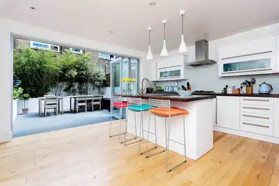 Image de Glamorous 2br home with garden, short journey into the heart of London, by Veeve