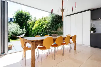 Image de Maison de 6 chambres dans la région de Fulham, dormir 11! Au bord de la Tamise (Veeve)