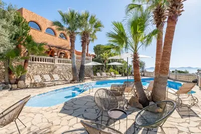 Image de Superb Hilltop Villa With 360º Views Over Two Bays