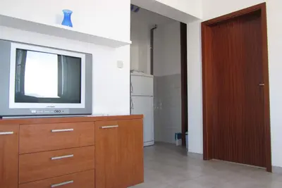 Image de Appartement d'une chambre avec le balcon et la vue sur le mer Slatine, Ciovo (A-15916-b)