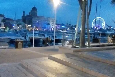 Image de beau 2 pièces le long des criques sauvages - climatisé avec parking