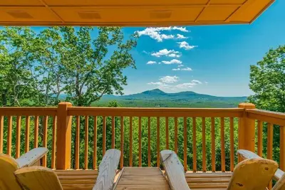 Image de Log Cabin Deluxe | 3br 3ba | Vues imprenables sur la montagne | Bain à remous | Table de billard