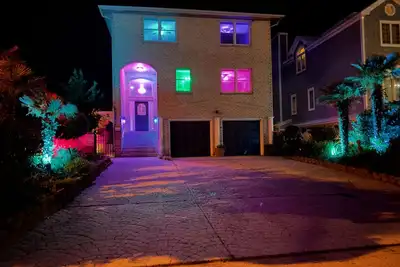 Image de Maison de luxe 7 chambres / 6 salles de bain en bord de mer - bain à remous et équipements haut de gamme