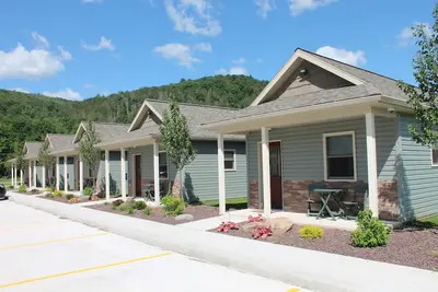 Image de Lodge # 3 - Vista Lodge - Tout nouveau gîte du comté pratique près de Ricketts Glen