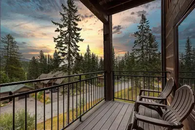 Image de Superbes vues de Pines condo de 4 chambres à quelques pas de la pente!