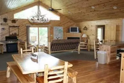 Image de Facowie Lodge - (Grand Lodge), hébergement de premier plan près de Crane Lake, dans le Minnesota