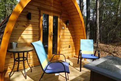 Image de Iris Hill Glamping - \"Ted\" pod - 4ème nuit Gratuite