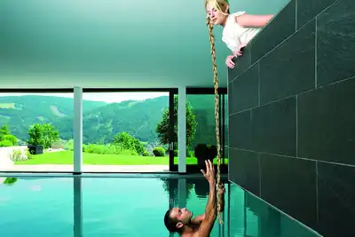 Image de Appartement design de luxe avec utilisation de bien-être et piscine