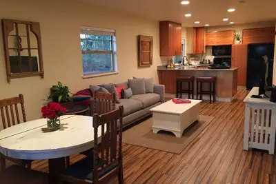 Image de Oasis de Portland! chalet de campagne mis à jour près de la rivière, des vignobles et des activités