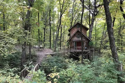 Image de Ten Acre Treehouse, \"Capitains Quarters\" pour 4 à 6 personnes