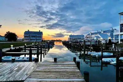 Image de Communauté Bayfront, glissement de bateau et couchers de soleil.