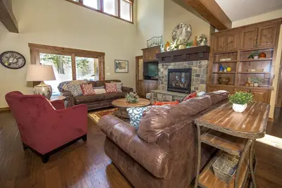 Image de Suncadia Home Sleeps 12 ~ Isolé B / Yard w Great Patio, Hot Tub, Fire Pit