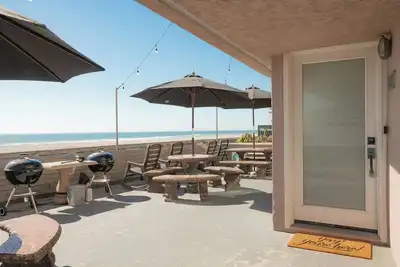 Image de Ocean Front Suites - Immense patio en bord de mer - 4 unités disponibles (4007 en bas)