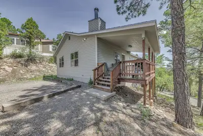 Image de Nouveau! Maison Ruidoso confortable - 5 minutes du centre-ville!