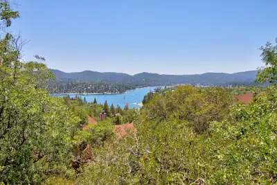 Image de Maison de luxe avec vue sur le lac, Wi-Fi gratuit, câble, grill et piano à queue