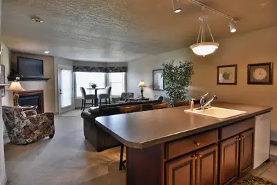 Image de 1bd / 1ba condo sur le parcours de golf de Tagalong surplombant le lac Red Cedar