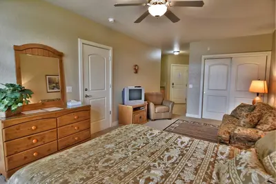 Image de 1bd / 1ba condo d'efficacité