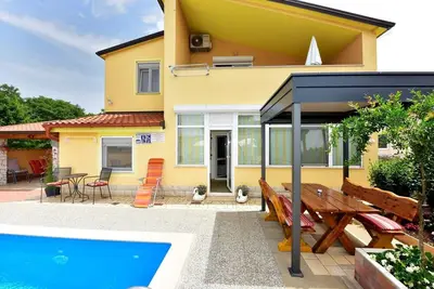 Image de Appartement Complexe Laura Nova Vas / Appartement Laura A Avec Terrasse et vue sur la Piscine