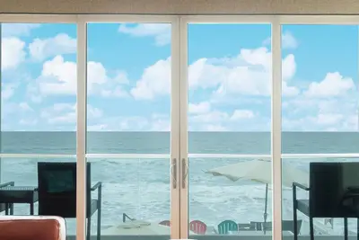 Image de Belle maison de 4 chambres à coucher directement sur la plage!