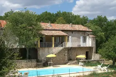 Image de Isolé, nature sauvage, calme et tranquillité, piscine, cheminée. . .