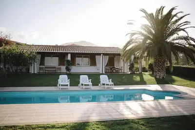 Image de Villa de luxe avec piscine, vue sur la mer