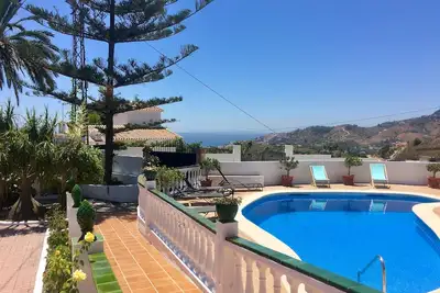 Image de Magnifique maison de campagne avec piscine privée à seulement 2 km du centre de Nerja