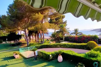 Image de Appartement Vue Mer- \"Les Pieds Dans L'Eau\" Acces Direct Plage