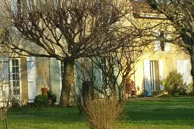 Image de Gîte entre Bordeaux et St Emilion avec Magnifique Parc, entouré de Vignes