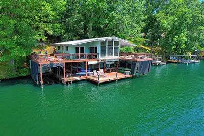 Image de Nouvelle Liste! ! PĂŞcher juste devant la porte @ Cette maison est juste au-dessus du lac! !
