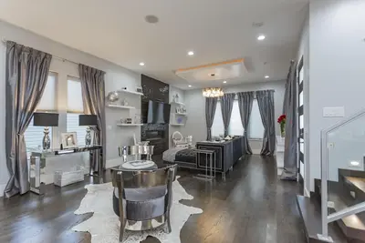 Offrez-vous le luxe! 2 miles du centre-ville avec piscine privée!