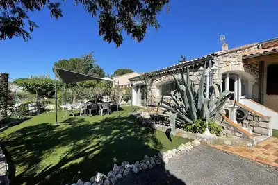 Image de Maison climatisée avec jardin près du centre de Vallon Pont d'Arc - 6 couchages