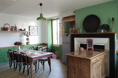 Image de Grande maison bourguignonne, classée 3 etoiles, proche Auxerre. <br>